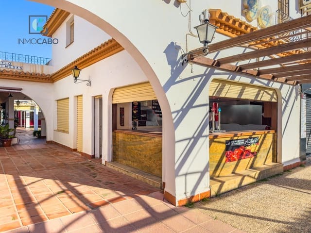 Commerciale in vendita in La Manga del Mar Menor con garage - 275.000 € (Rif: 9599671)