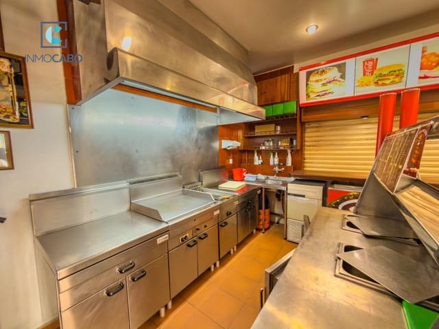 Commerciale in vendita in La Manga del Mar Menor con garage - 275.000 € (Rif: 9599671)