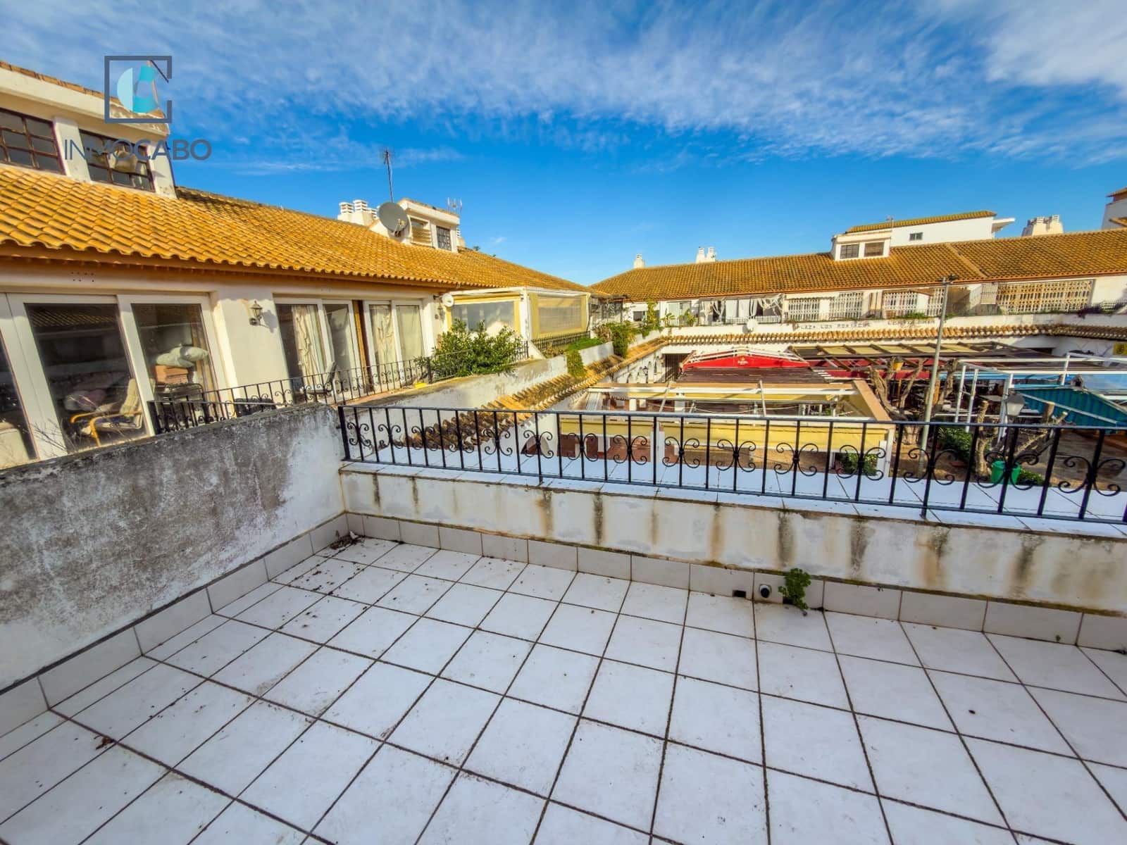 Komercyjne na sprzedaż w La Manga del Mar Menor z garażem - 275 000 € (Ref: 9599671)