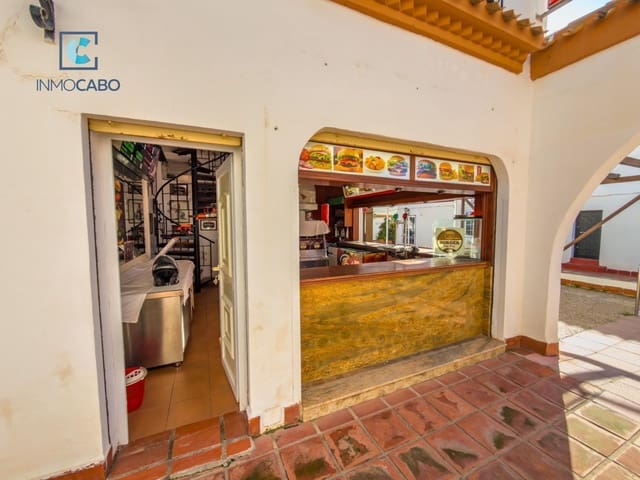 Commerciale in vendita in La Manga del Mar Menor con garage - 275.000 € (Rif: 9599671)