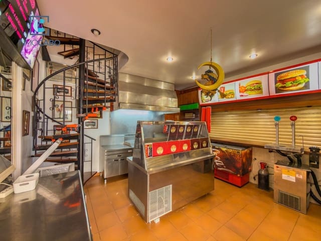 Commerciale in vendita in La Manga del Mar Menor con garage - 275.000 € (Rif: 9599671)