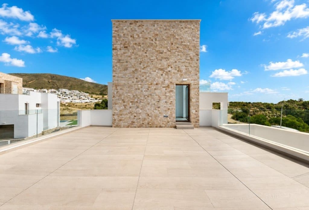 5 bedroom Villa for sale in Finestrat with pool - € 859,900 (Ref: 10043767)