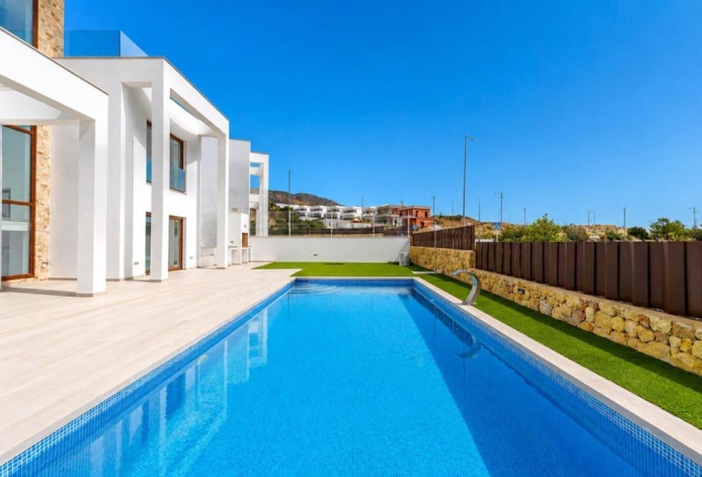 5 bedroom Villa for sale in Finestrat with pool - € 859,900 (Ref: 10043767)
