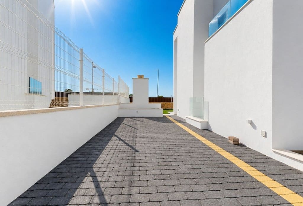 5 bedroom Villa for sale in Finestrat with pool - € 859,900 (Ref: 10043767)