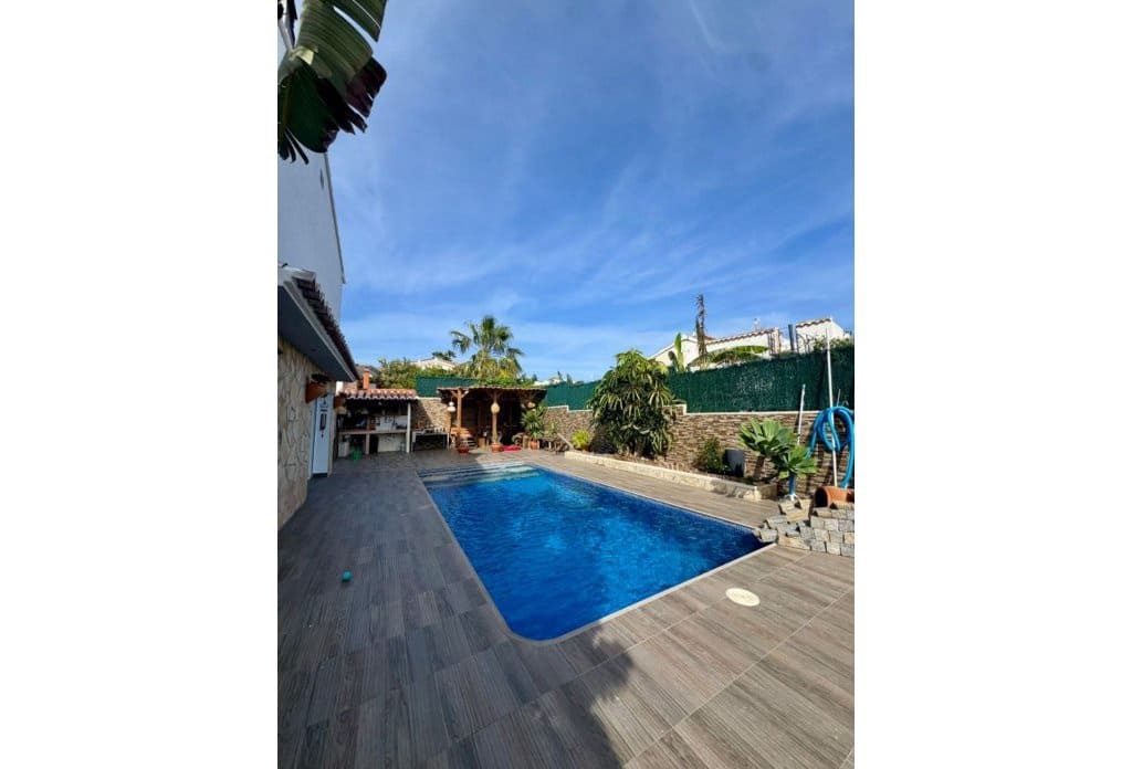 4 chambre Villa/Maison à vendre à Calpe / Calp avec piscine - 850 000 € (Ref: 10043787)