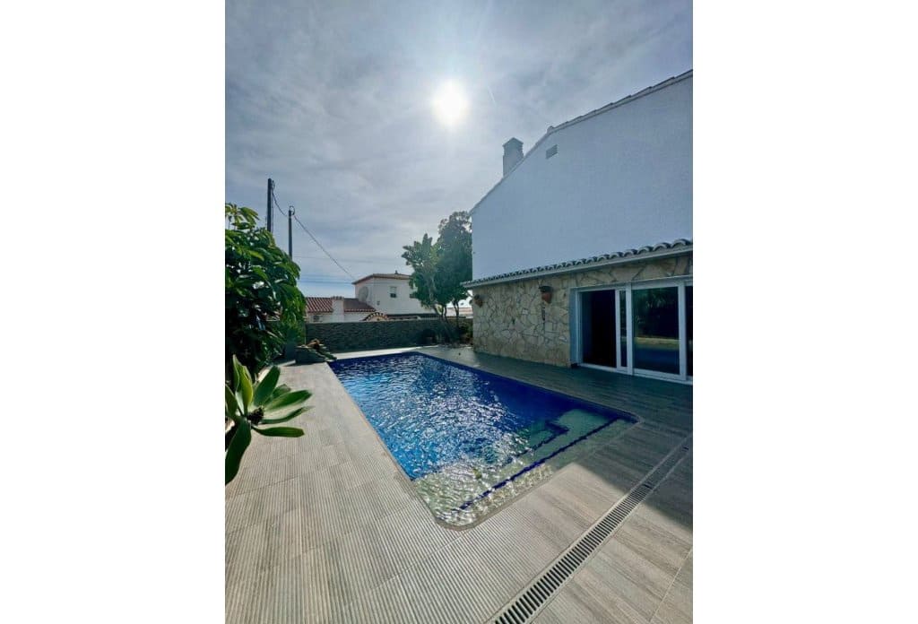 4 chambre Villa/Maison à vendre à Calpe / Calp avec piscine - 850 000 € (Ref: 10043787)