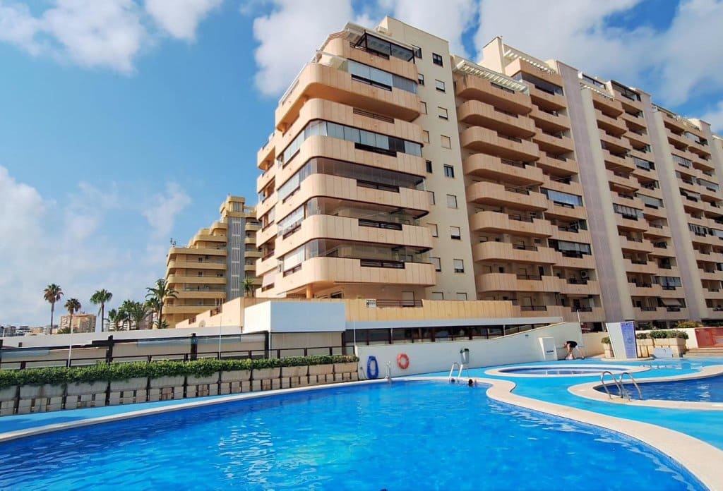 Apartamento de 2 habitaciones en Calpe / Calp en venta con piscina - 349.000 € (Ref: 10043842)