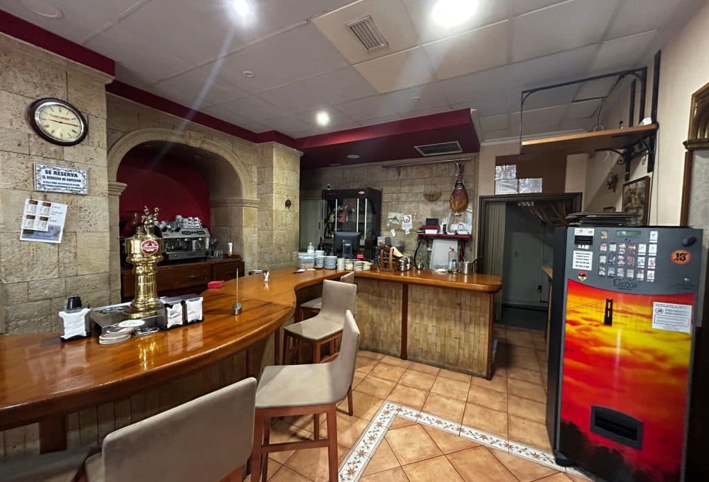 9 quarto Comercial para venda em Calpe / Calp - 950 000 € (Ref: 10043862)
