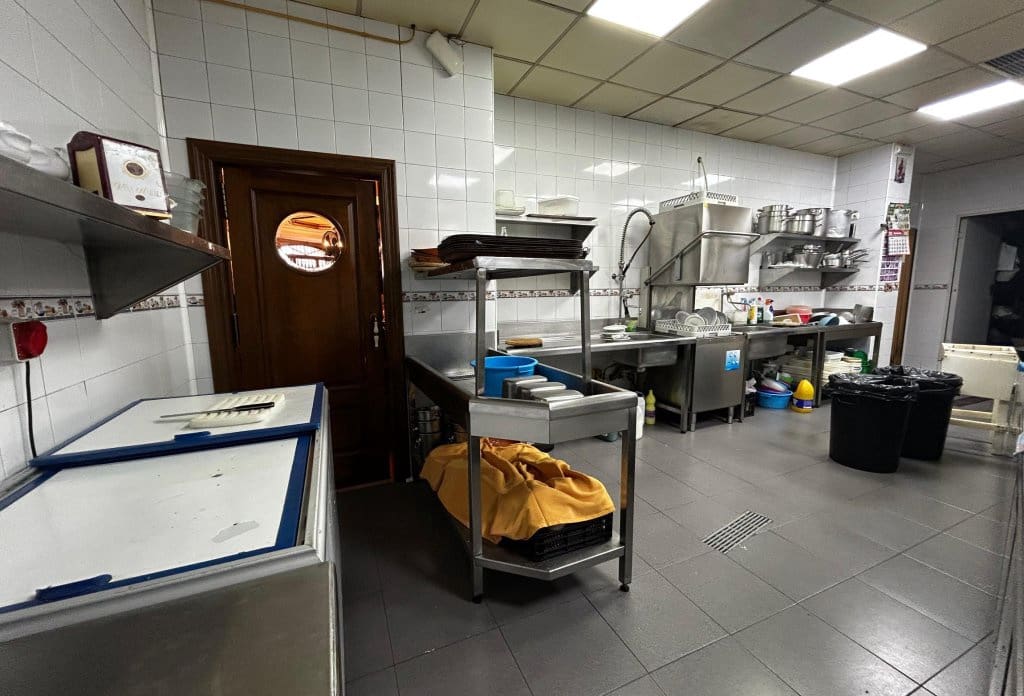 9 quarto Comercial para venda em Calpe / Calp - 950 000 € (Ref: 10043862)