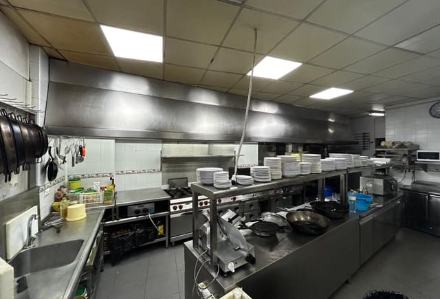9 quarto Comercial para venda em Pueblo, Calpe / Calp - 950 000 € (Ref: 10043862)