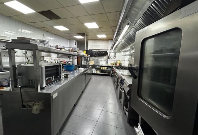 9 quarto Comercial para venda em Pueblo, Calpe / Calp - 950 000 € (Ref: 10043862)