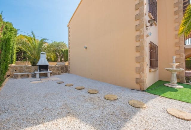 Chalet de 4 habitaciones en Benissa en venta con piscina - 954.000 € (Ref: 10043868)