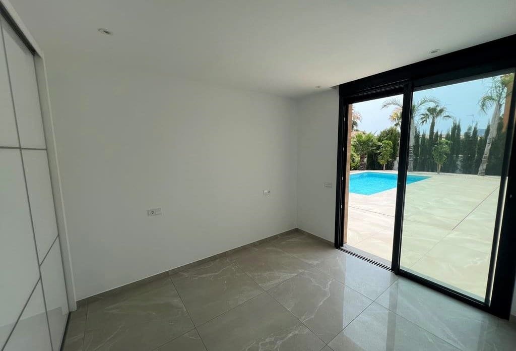 4 bedroom Villa for sale in Calpe / Calp with pool - € 1,125,000 (Ref: 10043879)