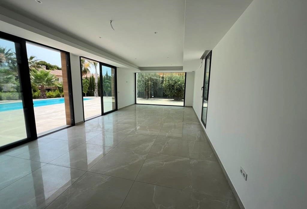 4 bedroom Villa for sale in Calpe / Calp with pool - € 1,125,000 (Ref: 10043879)