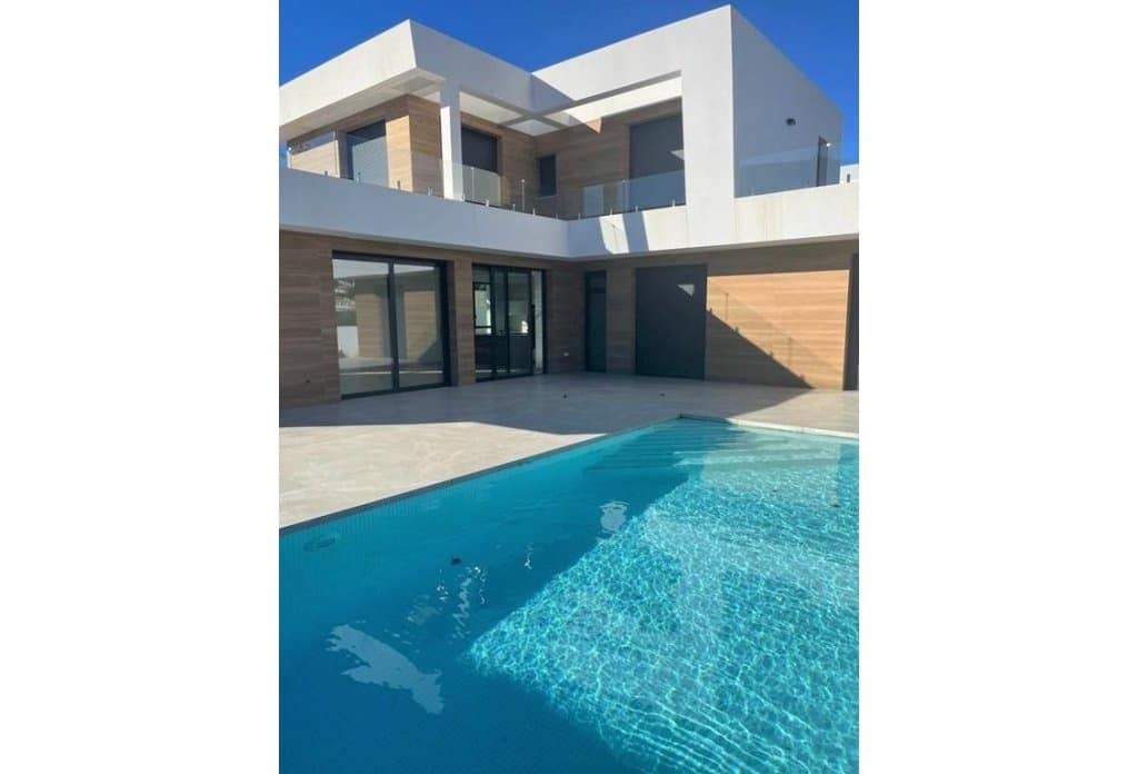 4 bedroom Villa for sale in Calpe / Calp with pool - € 1,125,000 (Ref: 10043879)