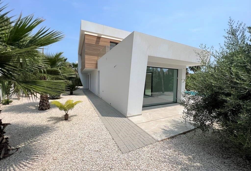 4 bedroom Villa for sale in Calpe / Calp with pool - € 1,125,000 (Ref: 10043879)