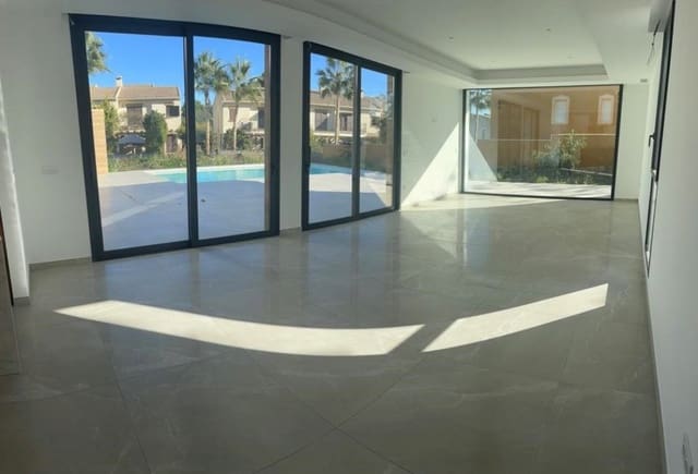 4 bedroom Villa for sale in Calpe / Calp with pool - € 1,125,000 (Ref: 10043879)