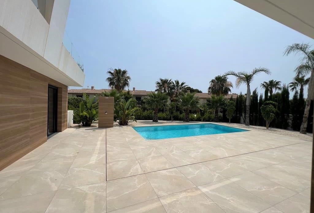 4 bedroom Villa for sale in Calpe / Calp with pool - € 1,125,000 (Ref: 10043879)