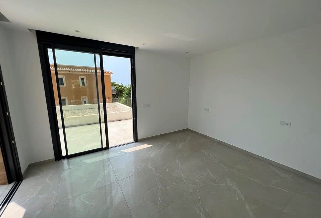 4 bedroom Villa for sale in Calpe / Calp with pool - € 1,125,000 (Ref: 10043879)