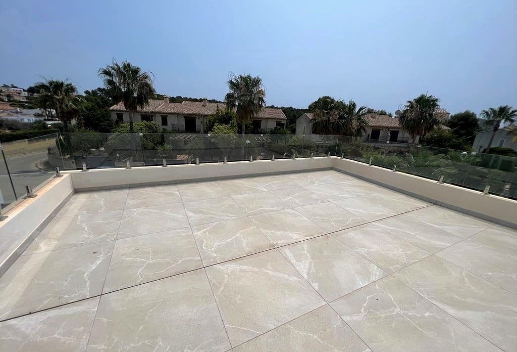 4 bedroom Villa for sale in Calpe / Calp with pool - € 1,125,000 (Ref: 10043879)