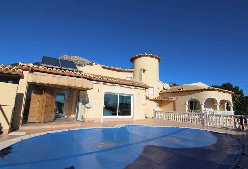 5 bedroom Villa for sale in Calpe / Calp with pool - € 749,000 (Ref: 10043887)