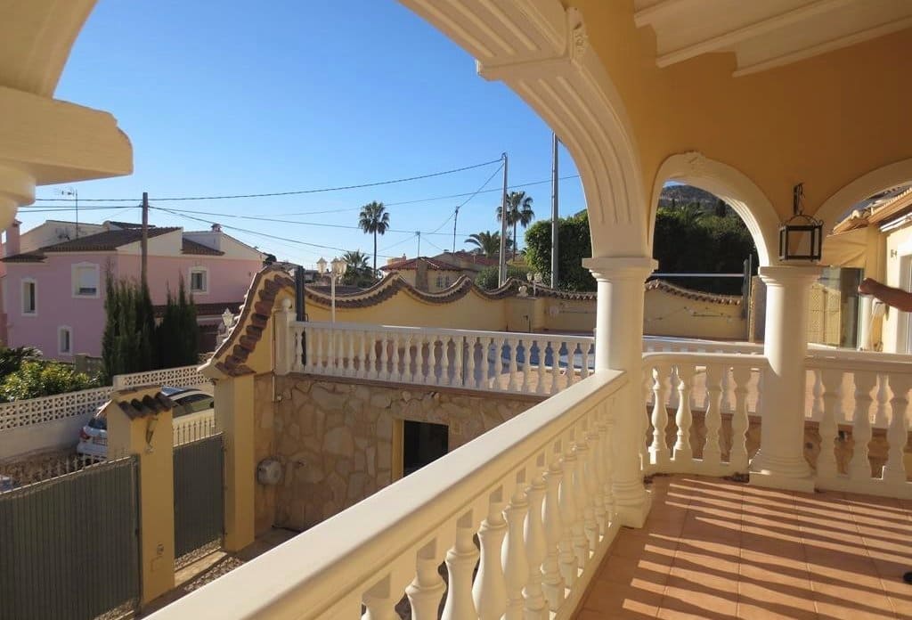 5 bedroom Villa for sale in Calpe / Calp with pool - € 749,000 (Ref: 10043887)