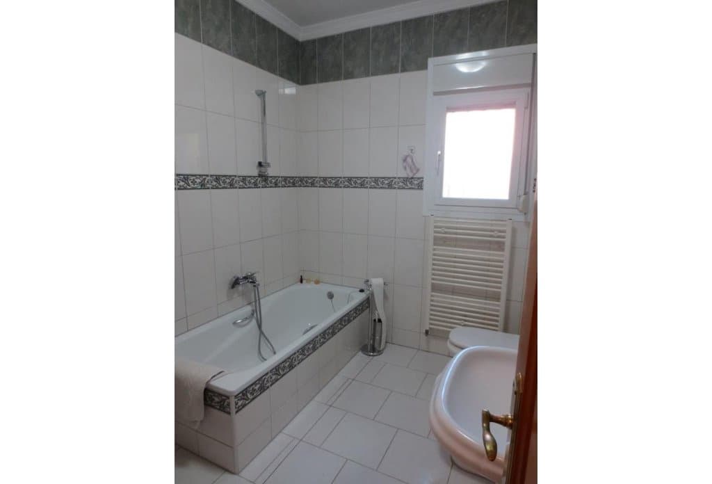 5 bedroom Villa for sale in Calpe / Calp with pool - € 749,000 (Ref: 10043887)
