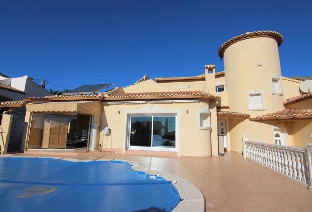 5 bedroom Villa for sale in Calpe / Calp with pool - € 749,000 (Ref: 10043887)