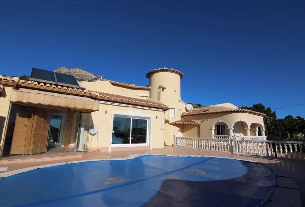 5 bedroom Villa for sale in Calpe / Calp with pool - € 749,000 (Ref: 10043887)
