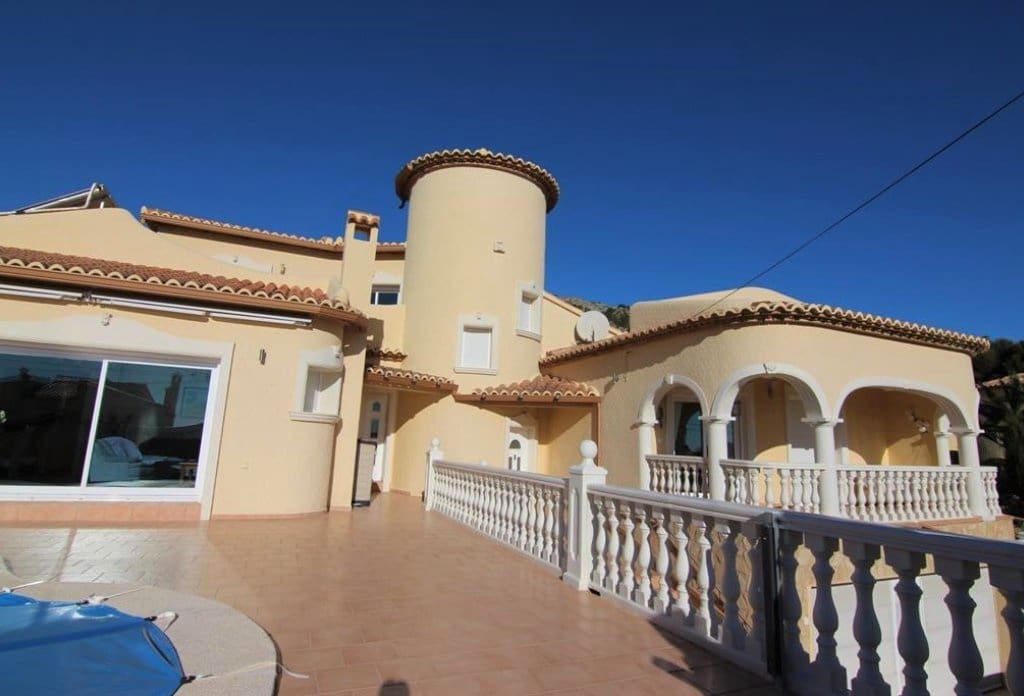 5 bedroom Villa for sale in Calpe / Calp with pool - € 749,000 (Ref: 10043887)