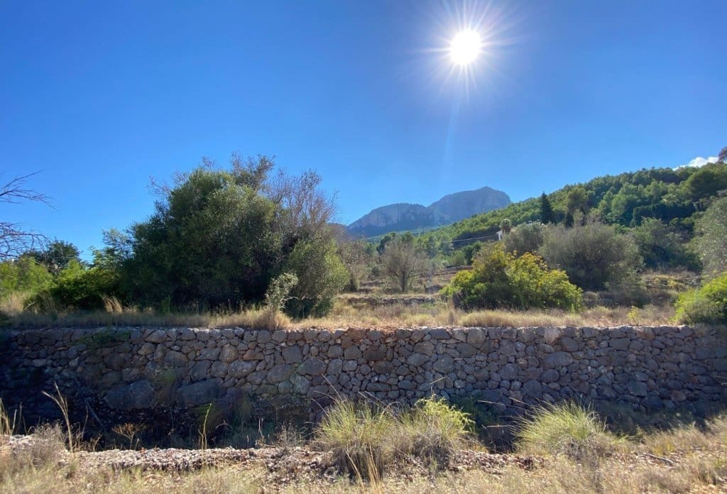 Grunde uden byggetilladelser til salg i Benissa - € 230.000 (Ref: 10043892)