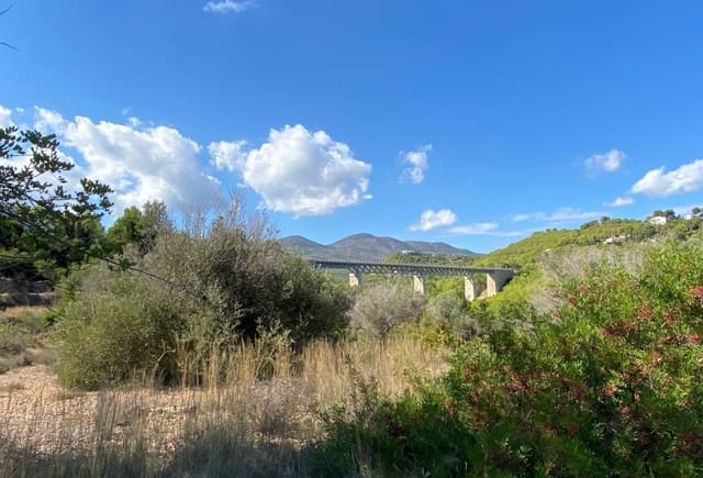 Grunde uden byggetilladelser til salg i Benissa - € 230.000 (Ref: 10043892)