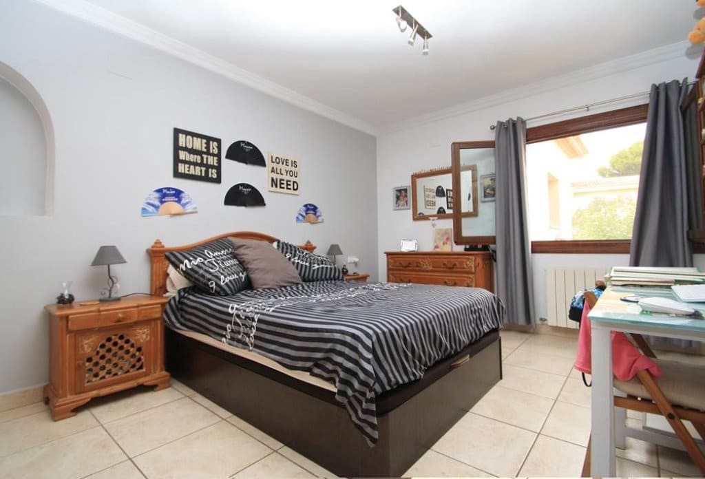 3 bedroom Villa for sale in Calpe / Calp with pool - € 650,000 (Ref: 10043898)