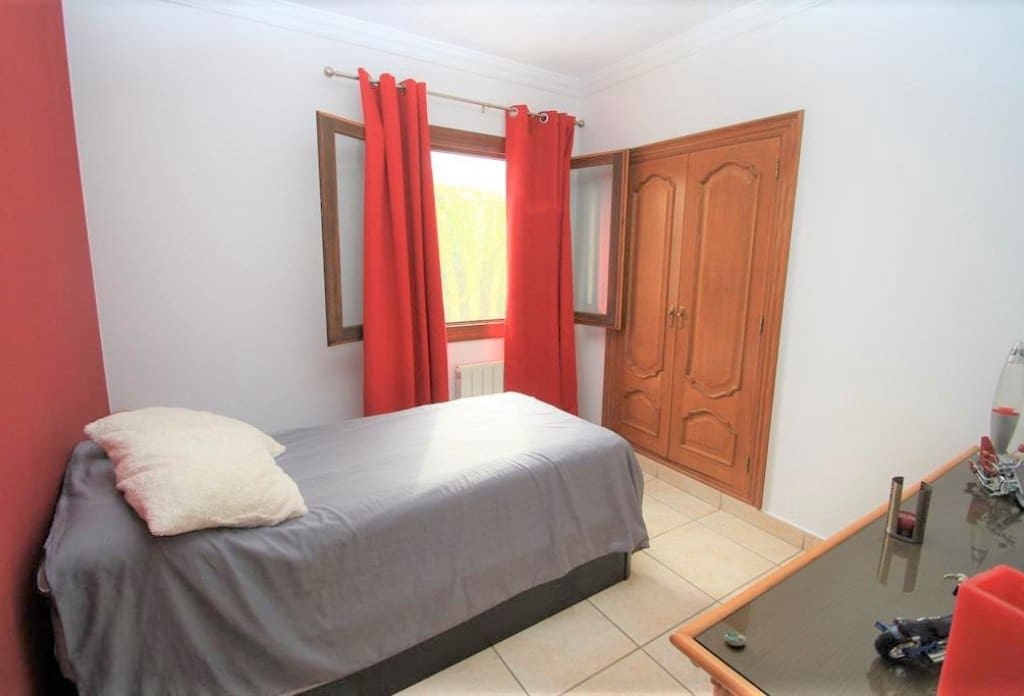 3 bedroom Villa for sale in Calpe / Calp with pool - € 650,000 (Ref: 10043898)