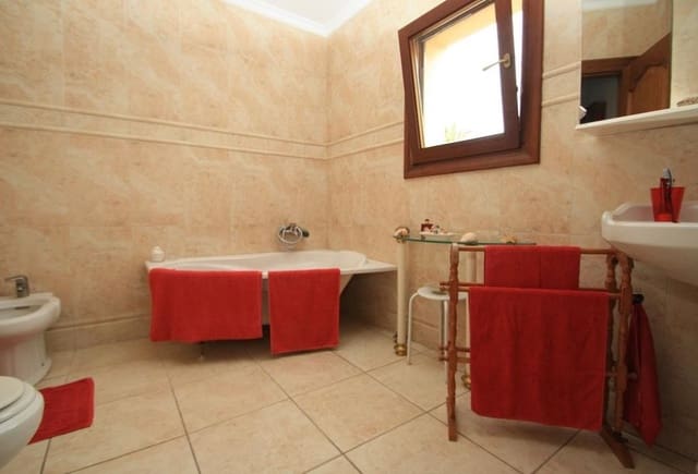 3 bedroom Villa for sale in Calpe / Calp with pool - € 650,000 (Ref: 10043898)