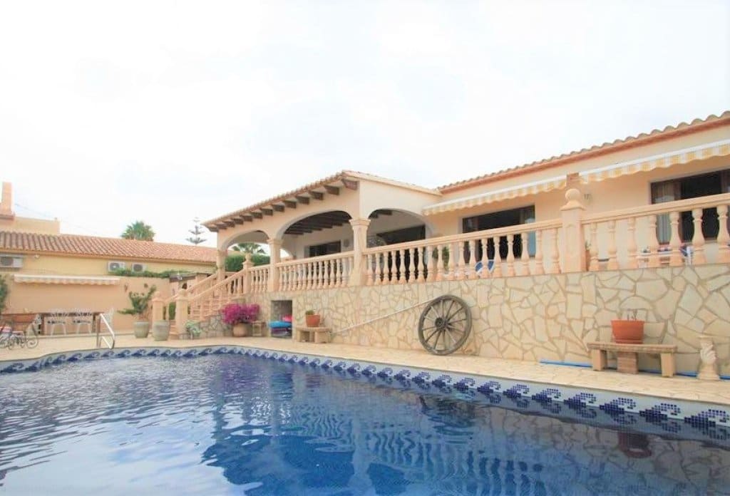3 bedroom Villa for sale in Calpe / Calp with pool - € 650,000 (Ref: 10043898)