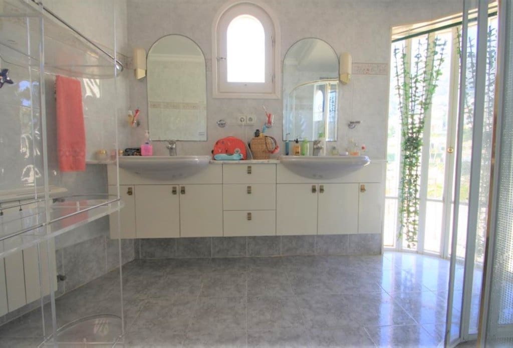 4 sovrum Villa till salu i Calpe / Calp med pool - 950 000 € (Ref: 10043899)
