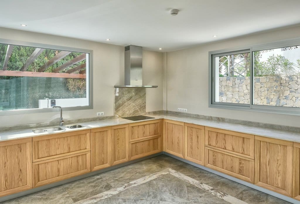 2 bedroom Villa for sale in Calpe / Calp with pool - € 2,950,000 (Ref: 10043900)