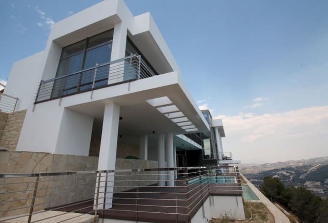6 bedroom Villa for sale in Calpe / Calp with pool - € 1,950,000 (Ref: 10043903)