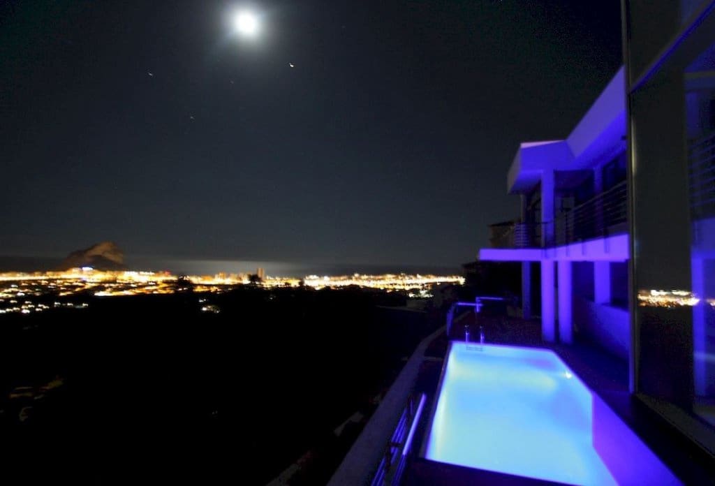 6 bedroom Villa for sale in Calpe / Calp with pool - € 1,950,000 (Ref: 10043903)