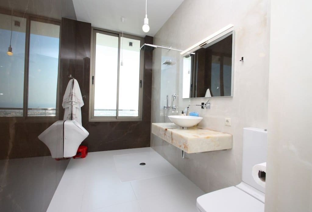 6 bedroom Villa for sale in Calpe / Calp with pool - € 1,950,000 (Ref: 10043903)