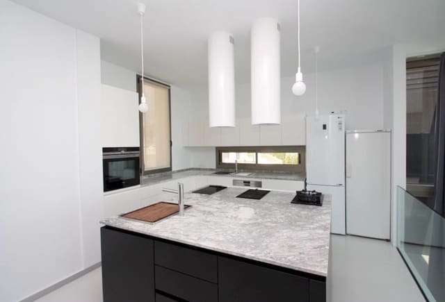 6 bedroom Villa for sale in Calpe / Calp with pool - € 1,950,000 (Ref: 10043903)