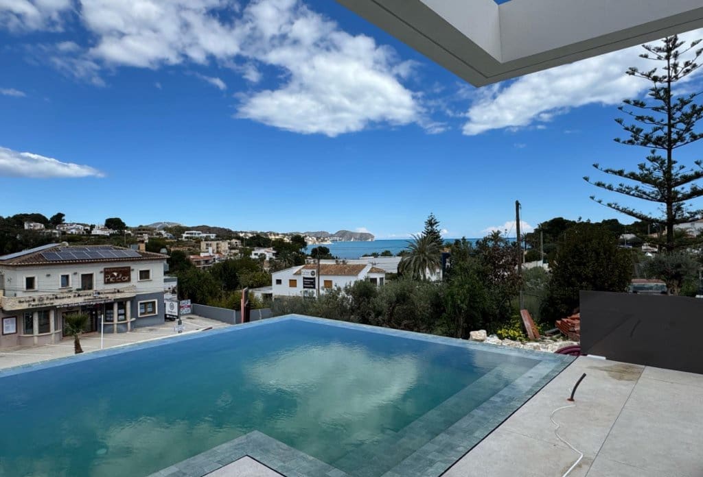 Chalet de 4 habitaciones en Benissa en venta con piscina - 3.195.000 € (Ref: 10043909)