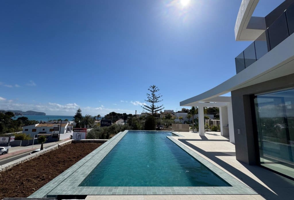 Chalet de 4 habitaciones en Benissa en venta con piscina - 3.195.000 € (Ref: 10043909)