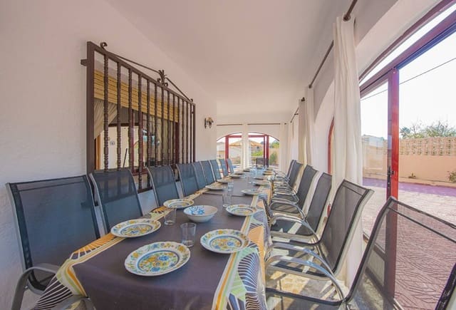 11 bedroom Villa for sale in Pueblo, Calpe / Calp with pool - € 950,000 (Ref: 10043919)