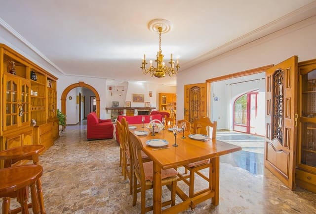 11 bedroom Villa for sale in Pueblo, Calpe / Calp with pool - € 950,000 (Ref: 10043919)