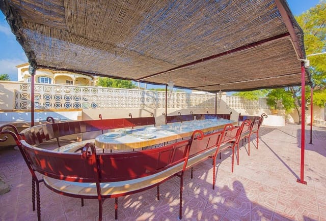 11 bedroom Villa for sale in Pueblo, Calpe / Calp with pool - € 950,000 (Ref: 10043919)
