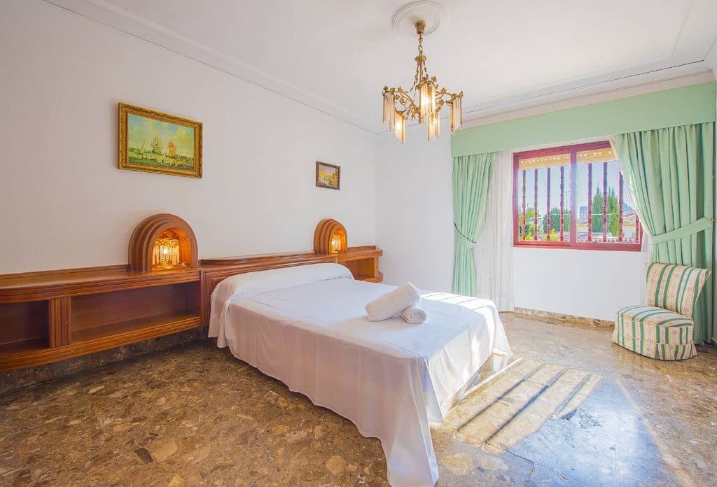11 bedroom Villa for sale in Calpe / Calp with pool - € 950,000 (Ref: 10043919)