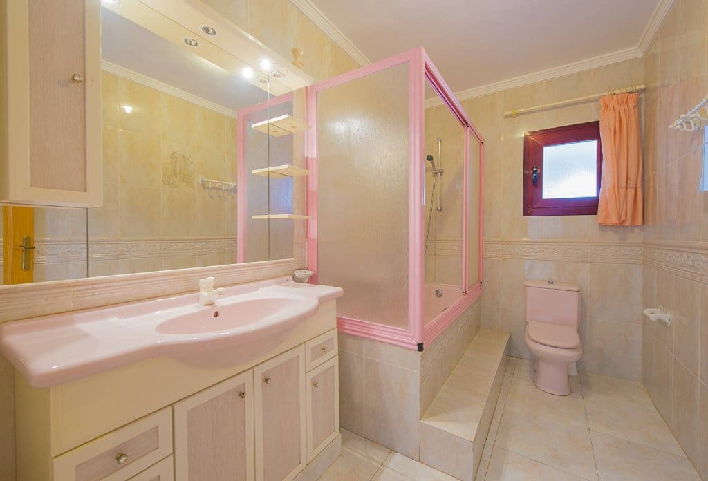 11 bedroom Villa for sale in Calpe / Calp with pool - € 950,000 (Ref: 10043919)