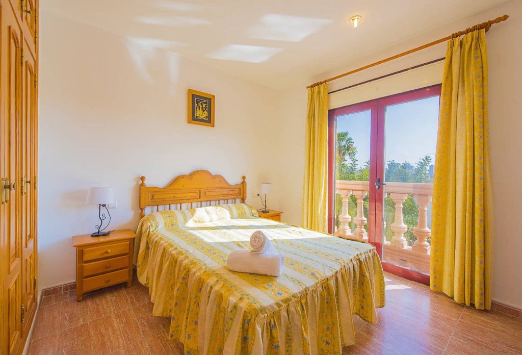 11 bedroom Villa for sale in Calpe / Calp with pool - € 950,000 (Ref: 10043919)